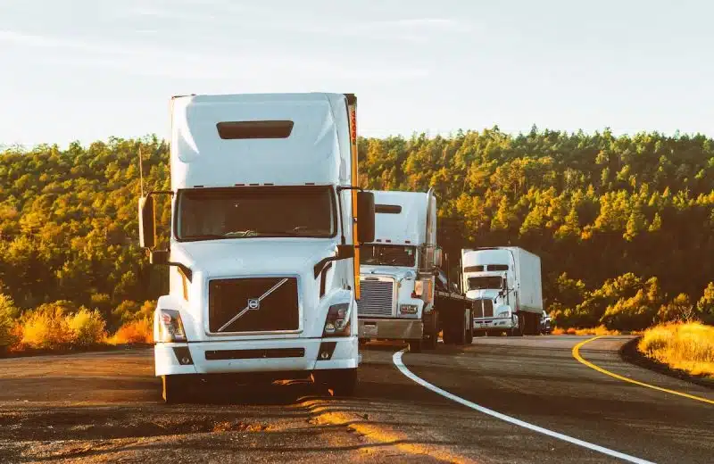 Les nouvelles technologies embarquées dans les camions 11m3 : quelles innovations