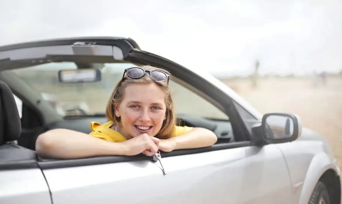 Location de voiture pour les jeunes conducteurs : les pièges à éviter