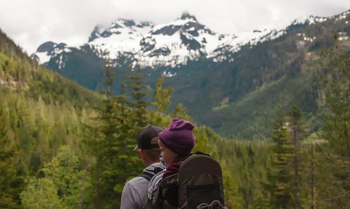 Les erreurs à éviter lors de l’achat d’un porte-bébé pour une randonnée en montagne