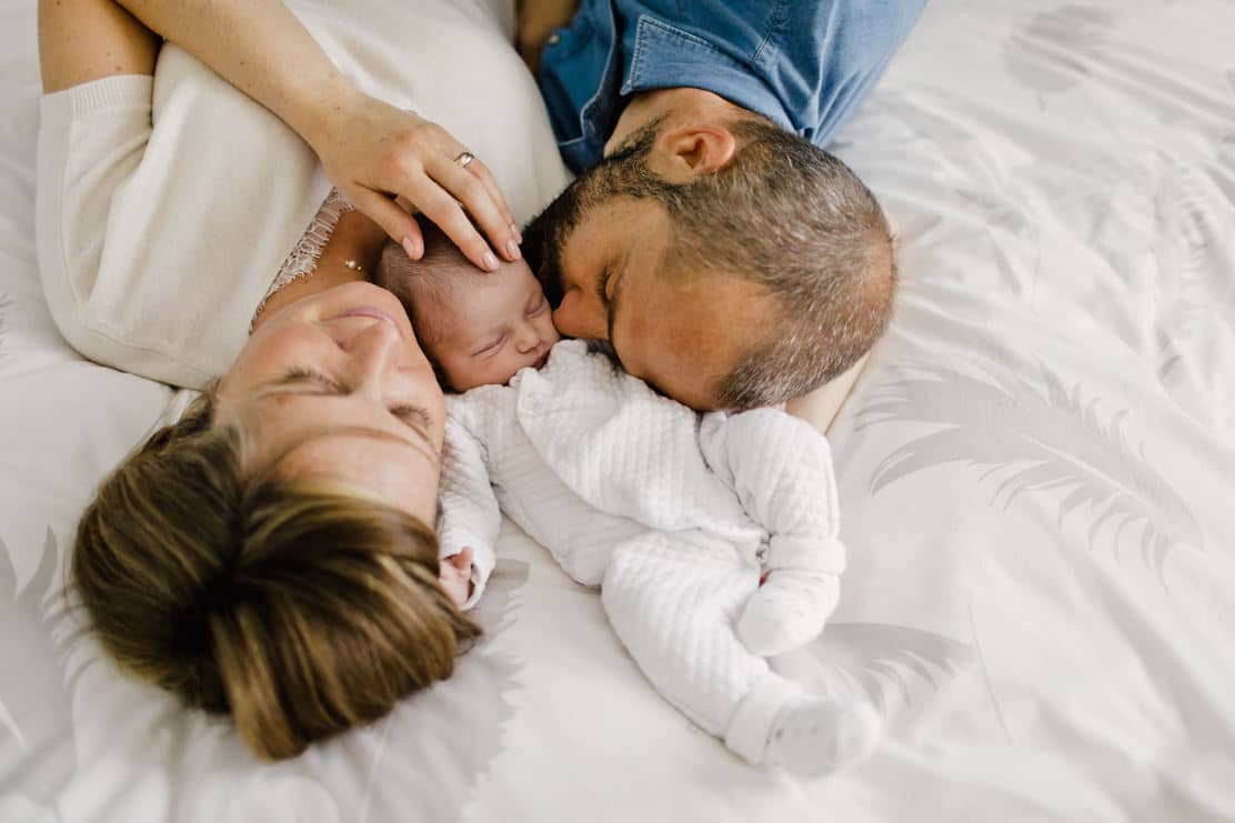 Un nouveau né en famille
