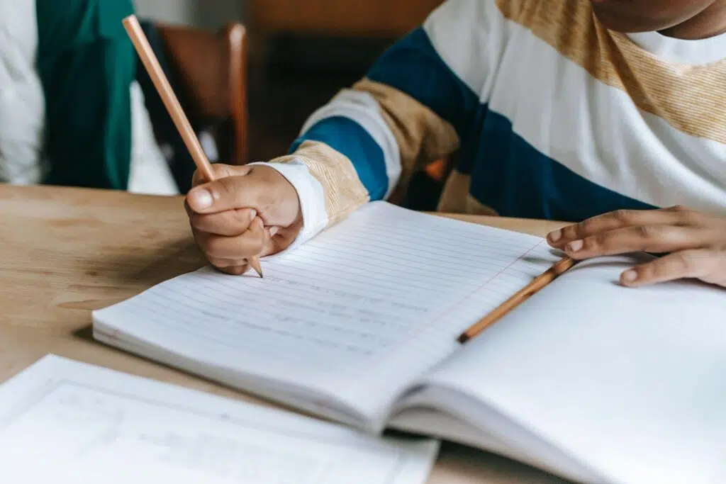 Comment aider son enfant à aborder sereinement les épreuves du brevet ?