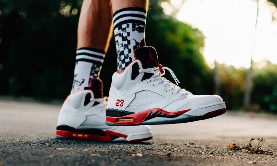 Pourquoi les sneakers connaissent-elles autant de succès ? – Super French