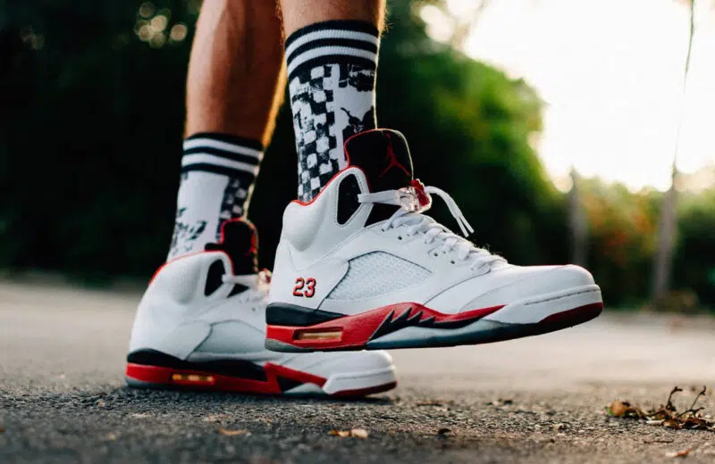 Pourquoi les sneakers connaissent-elles autant de succès ? – Super French