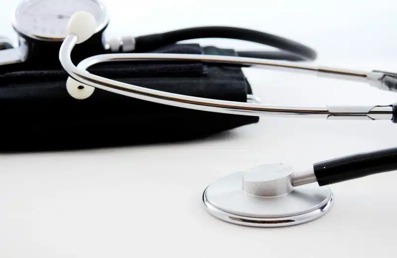 Mobilier médical : Comment s’équiper efficacement et en toute sécurité