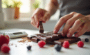 Calories du chocolat noir : astuces pour intégrer ce plaisir dans votre régime quotidien