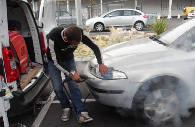 Nettoyeur vapeur automobile ou lavage sans eau pour votre véhicule ?