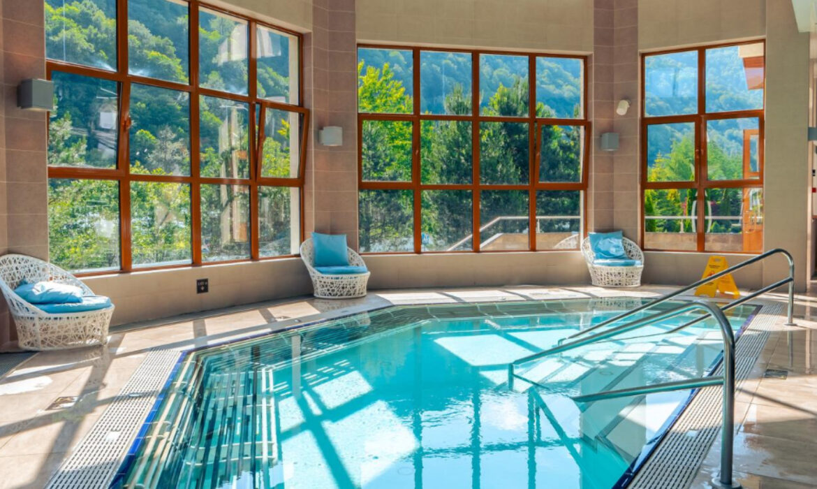 Les avantages de posséder une piscine et un spa à domicile