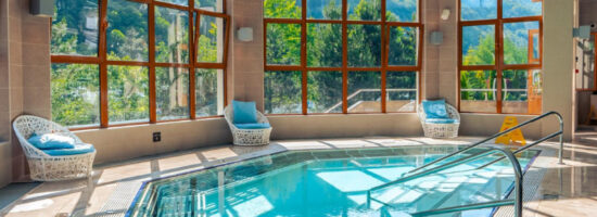 Les avantages de posséder une piscine et un spa à domicile