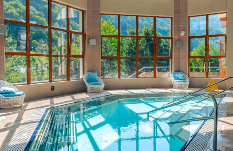 Les avantages de posséder une piscine et un spa à domicile
