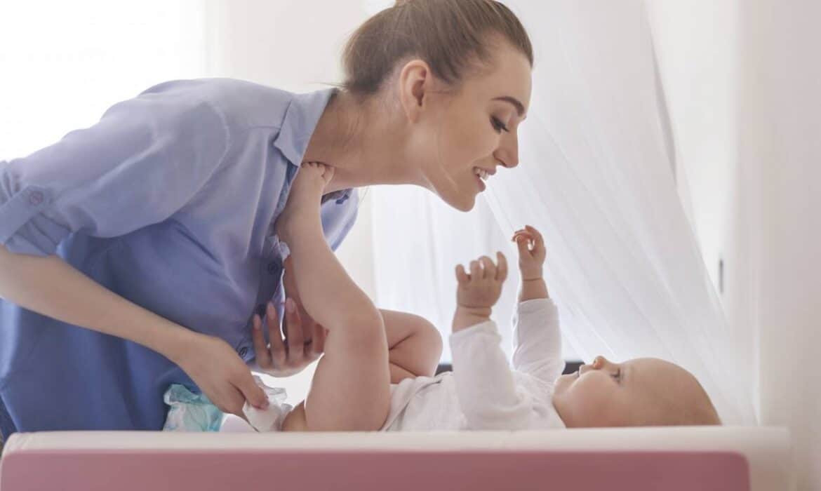 Bébé et peau fragile : 5 astuces pour faciliter le change