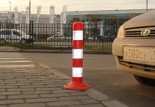 Reconnaître facilement un poteau de signalisation sur la route