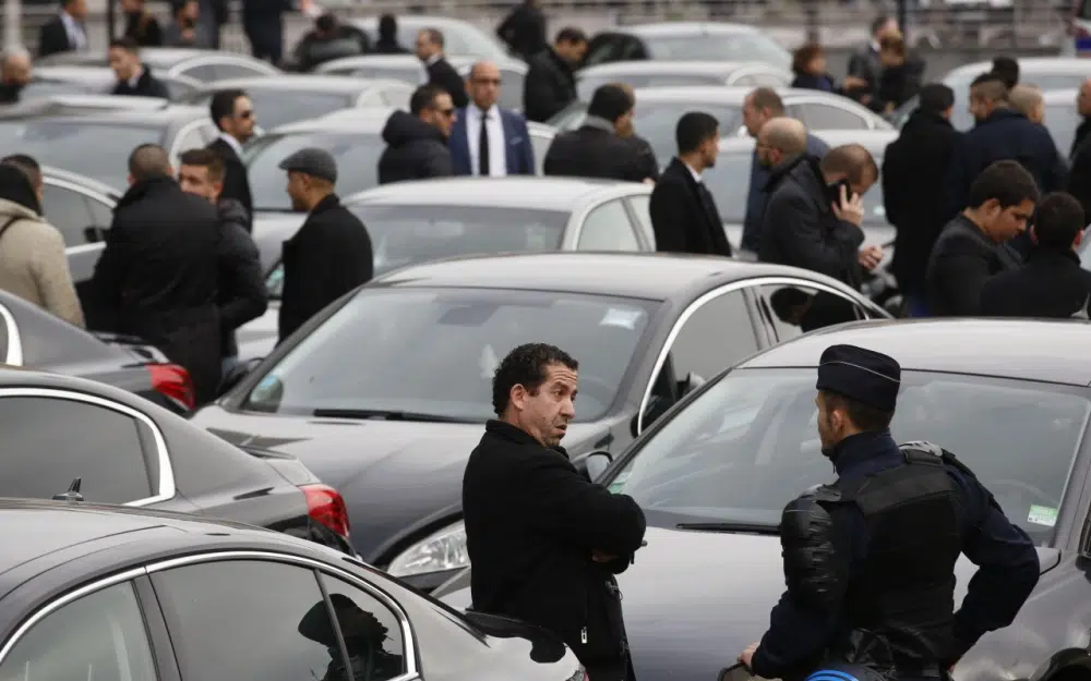 Plus d’une centaine de chauffeurs VTC manifestent dans le centre-ville de Lille